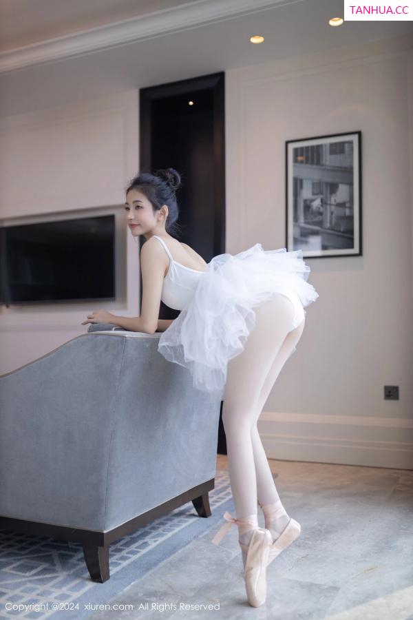   [XiuRen]高清写真图 2024.06.05 No.8657 鱼尾fish 丝袜美腿第10张图片